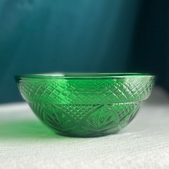 Cristal D’Arques-Durand Antique Emerald Salad Bowl - Picture 2 of 6